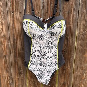 Elegant Black and White Patterned Women's Swimsuit